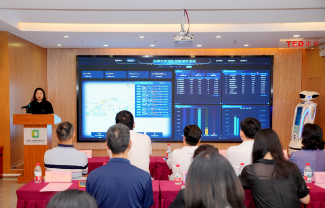 3. 区民政局副局长讲解.JPG